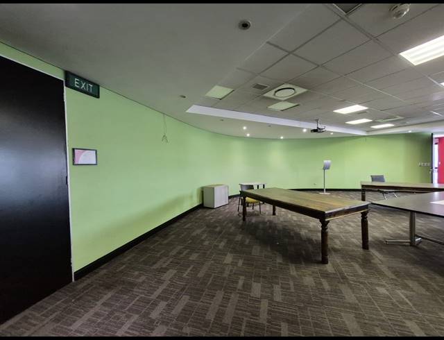105M² OFFICE TO LET IN SUNNINGHILL